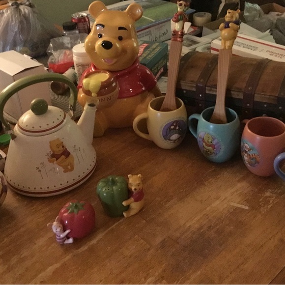 WINNIE THE POOH KITCHENWARE FROM DISNEY STORES - Picture 6 of 7